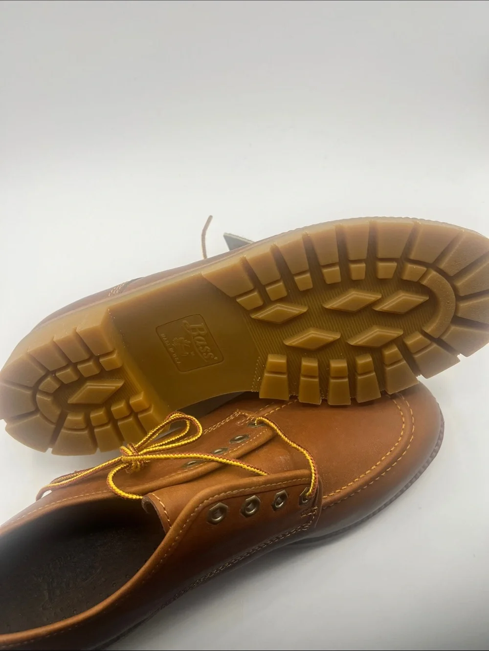 Bass Vintage Men’s Tan Leather Moc Toe  Shoes with Contrast Stitching